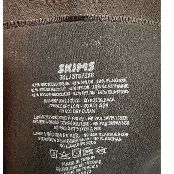 SKIMS Women's Seamless Sculpt Mid Thigh Short Shapewear – Black, Size 3XL - Picture 3 of 4